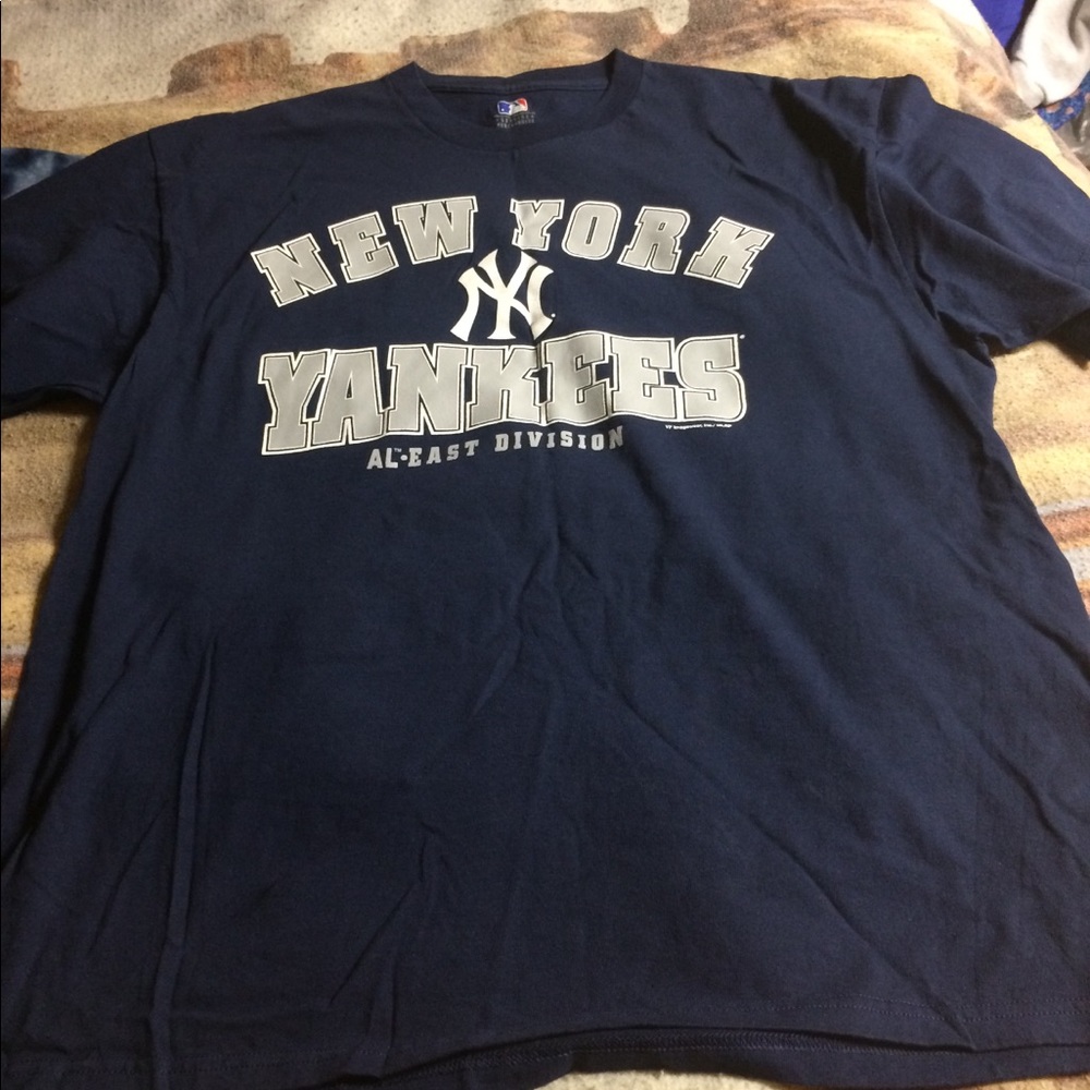 NY YANKESS T-SHIRT - BRAND NEW!
